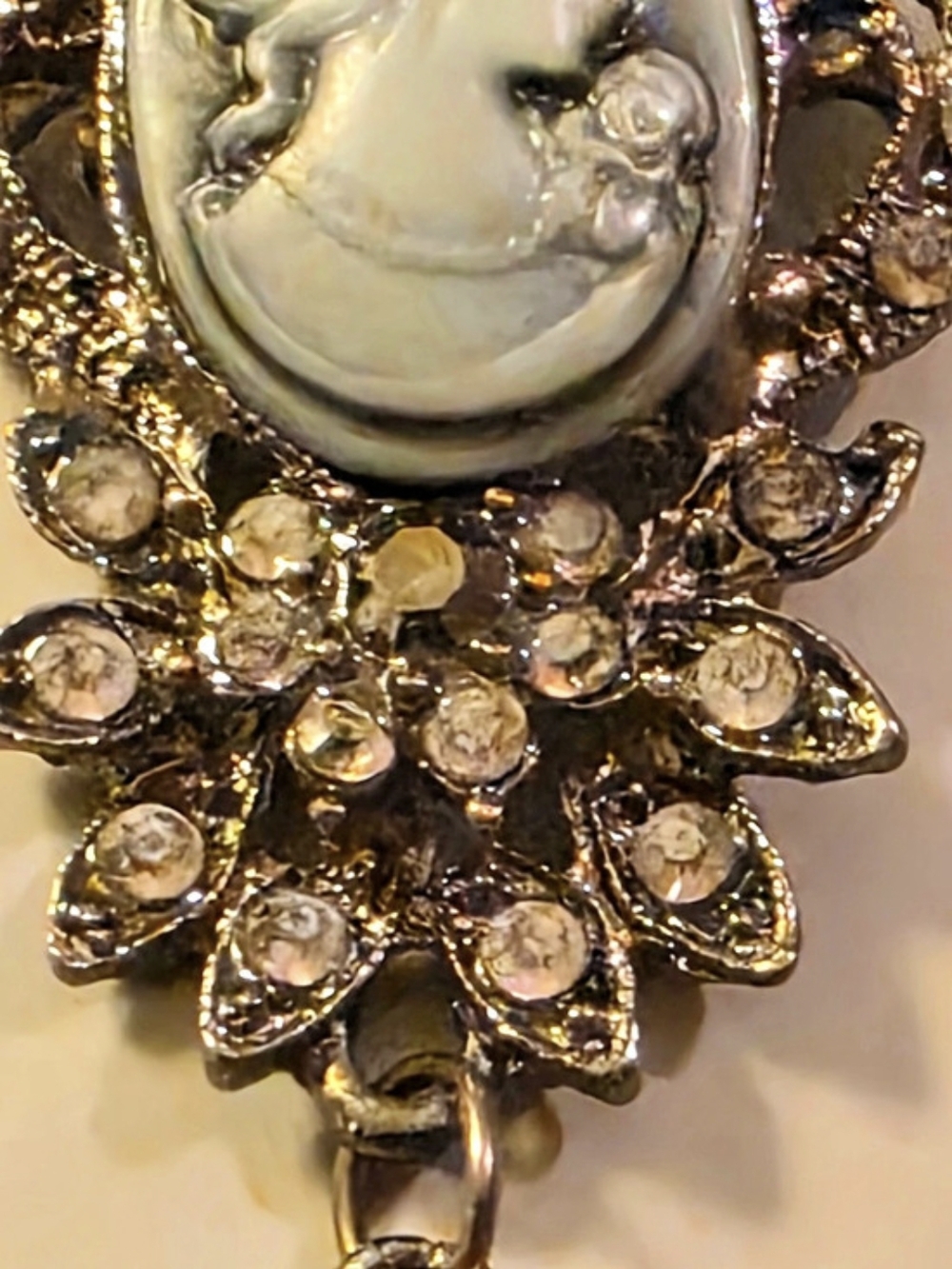 Cameo Floral Rhinestone Brooch - Picture 6 of 8